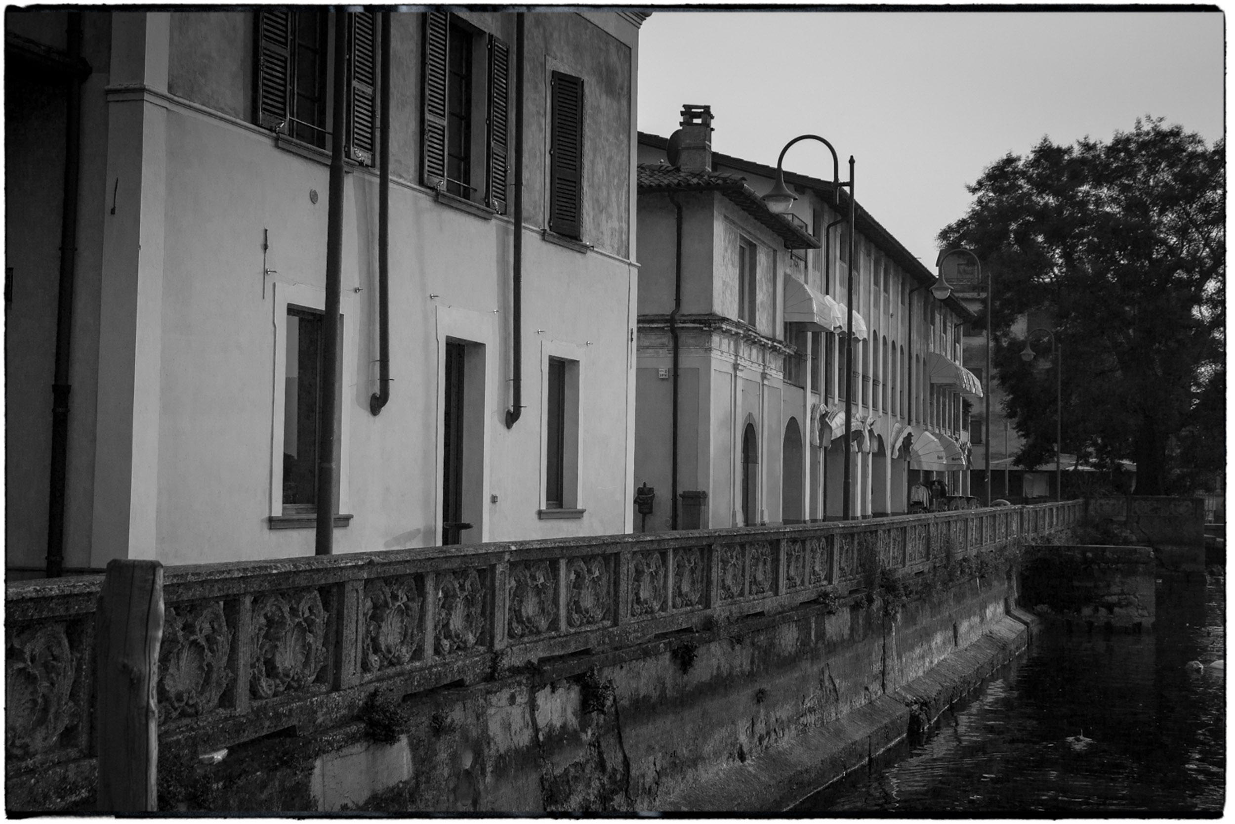 ISEO B&W-7.jpg