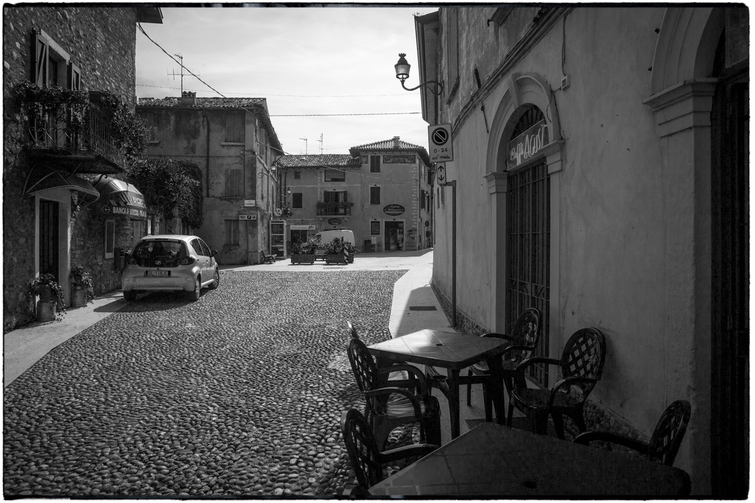 ISEO B&W-21.jpg
