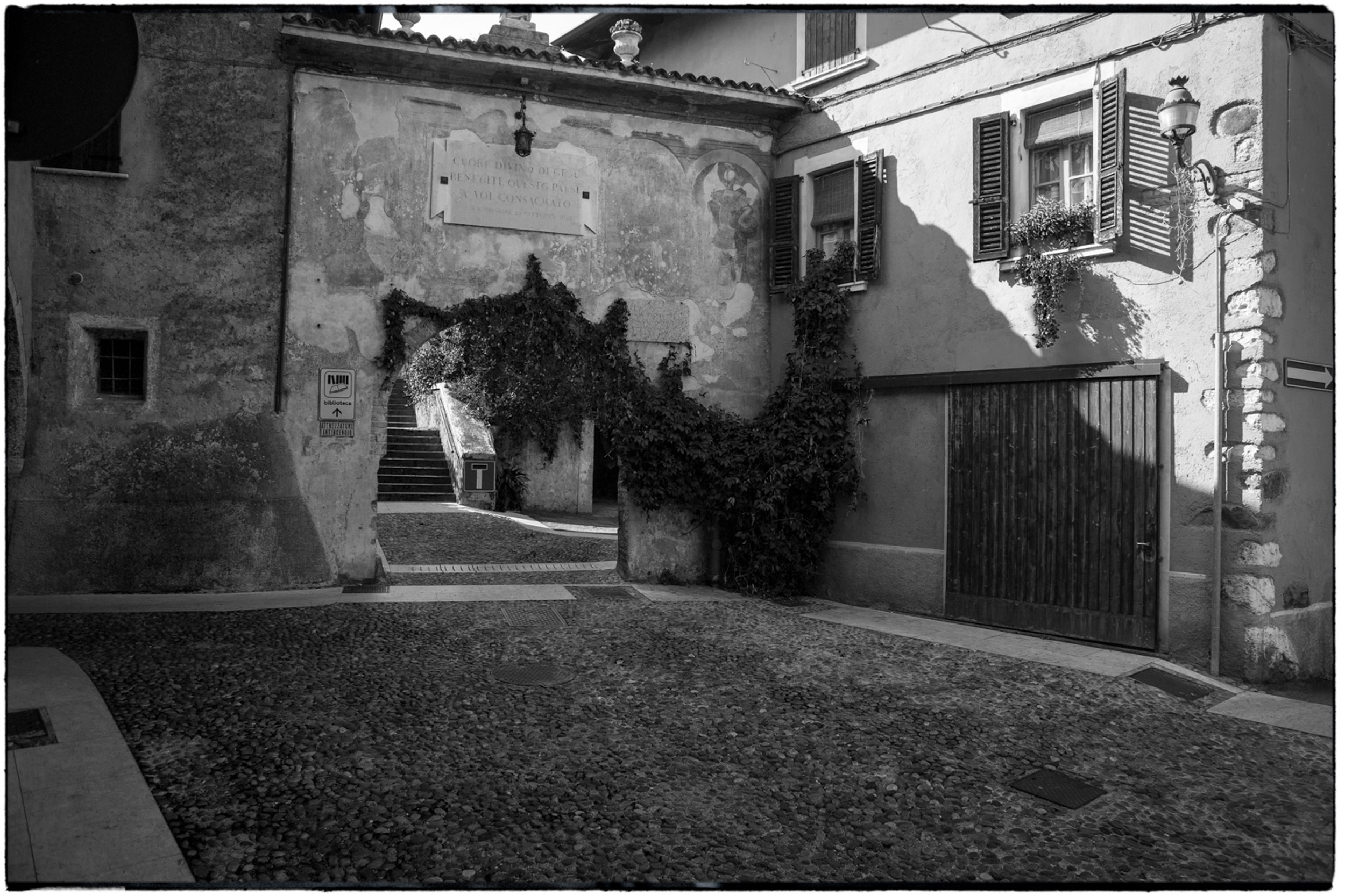 ISEO B&W-36.jpg